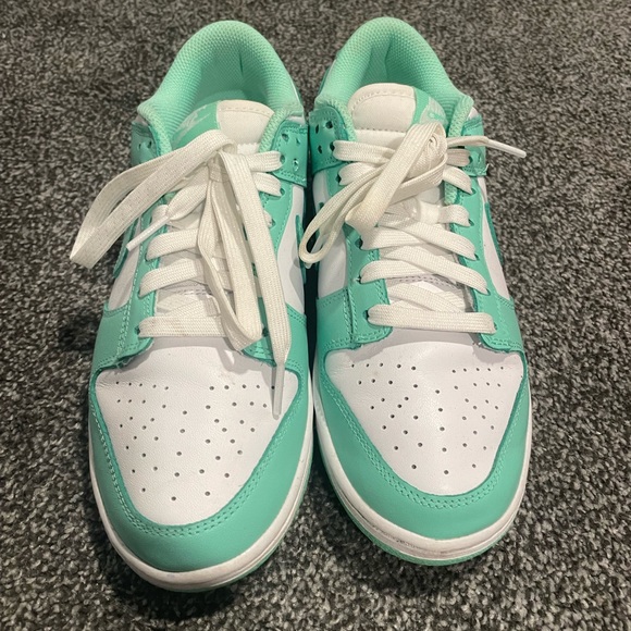 Nike Dunk Women’s Green Glow - Picture 2 of 4